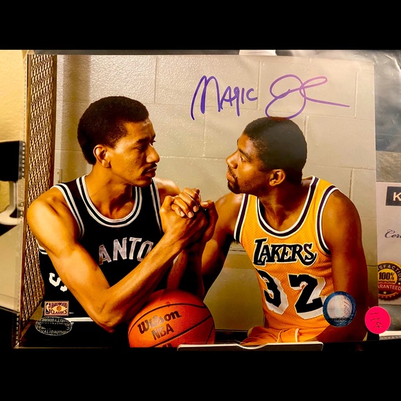 Magic Johnson Signed  Picture with Authenticity Certificate - Picture 1 of 2